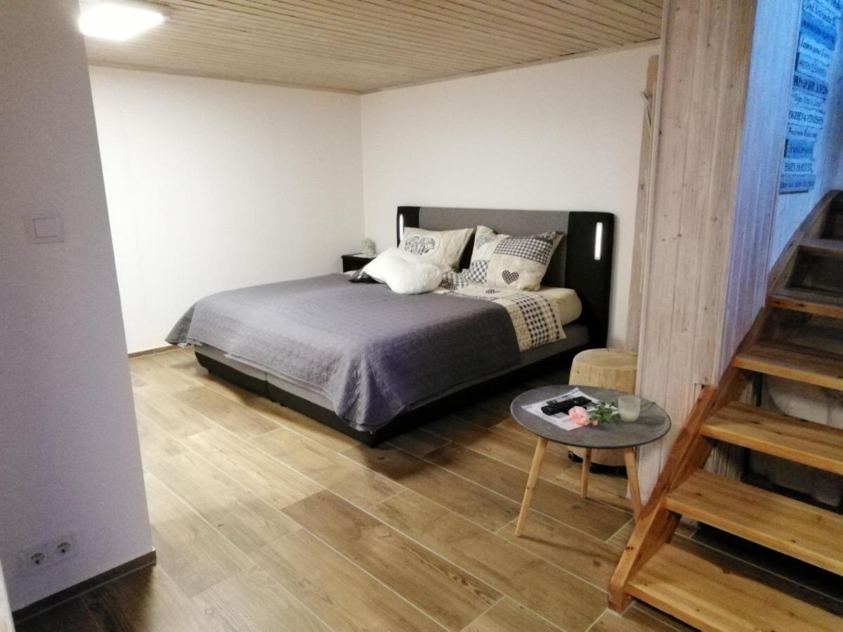 Ferienwohnung Blockhaus Juka Vinningen Exterior photo